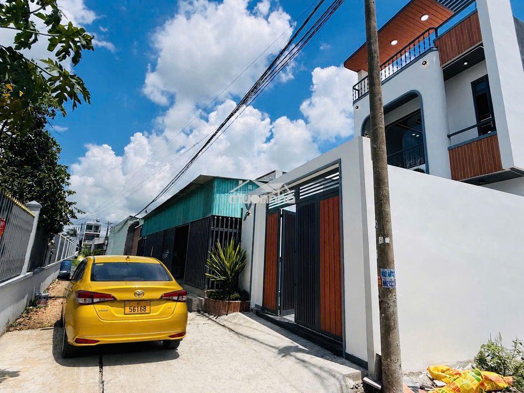 🏡 Chú 5 bán nhà đẹp kế ubnd vị trí đẹp  giá 2,75 tỷ - 2