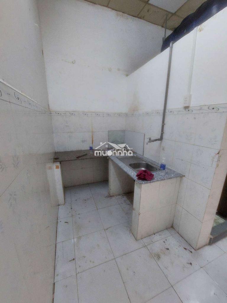Cho thuê nhà đường phạm hùng c4. dt.4m×18m } nhà trệt 2 phòng 2 toilet - 2