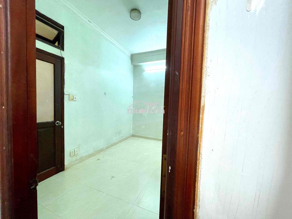 Phòng 20m2 có toilet riêng ở lầu 2 gần parcmall quận 8 - 2
