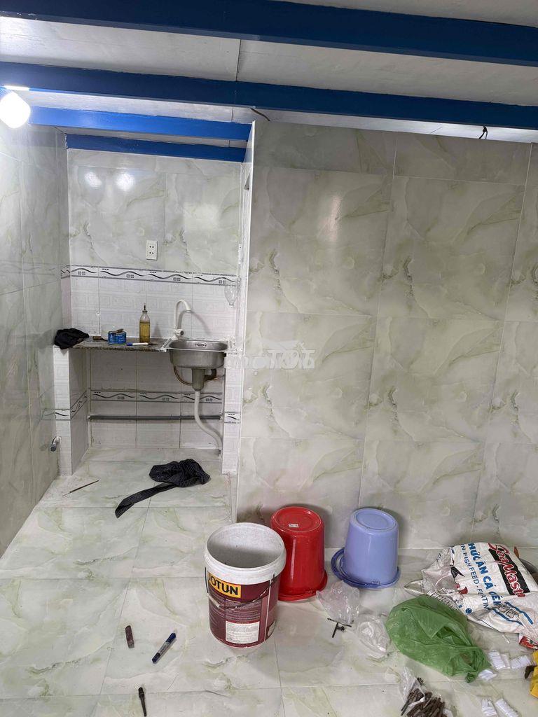 Phòng trọ cho công nhân thuê, giờ giấc tự do, wc, bếp, gác,gần chợ bà - 2