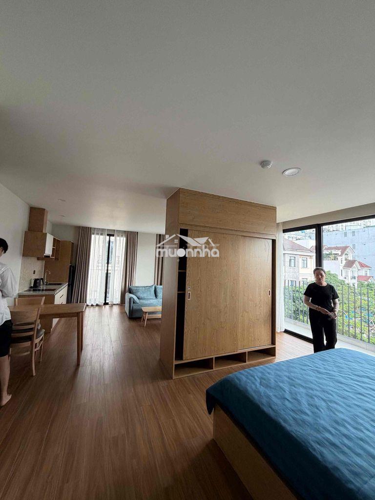 Căn hộ rộng 50m2 ban công to trãi dài ở phố phan đăng lưu gần hoang sa - 3