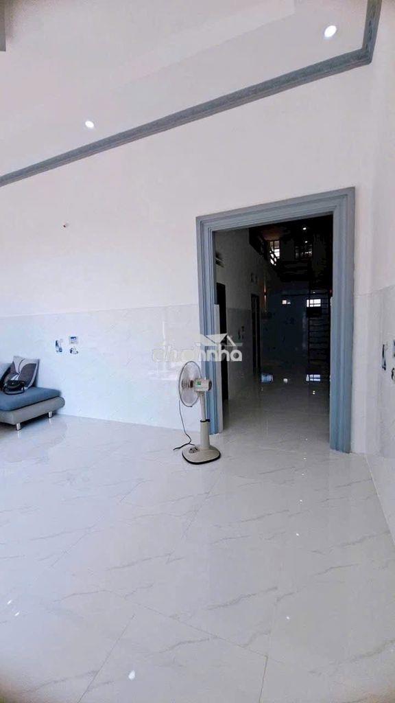 Bán nhà mới tt long hải 3 tỷ 300 cách chợ mới long hải 1km