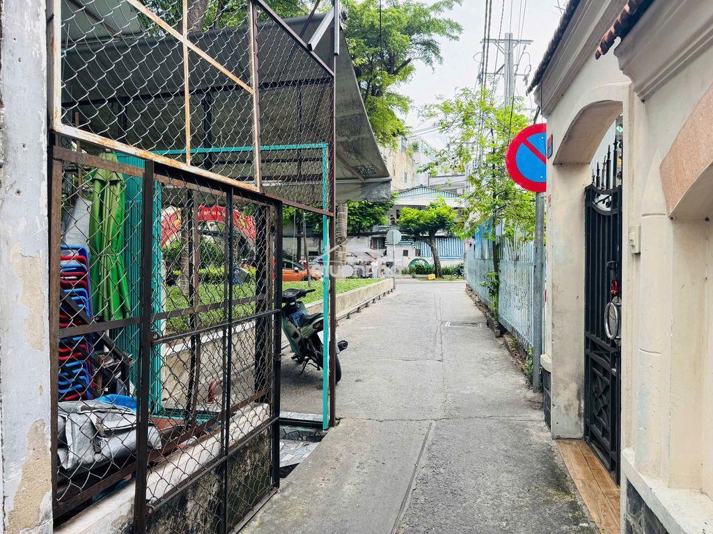 Bán nhà rẽ như cho. sát mt vĩnh hội, đi quận 1 , cách cây cầu.  - 4