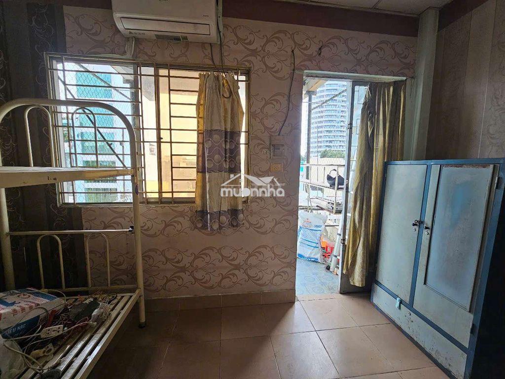 Phòng ban công hẻm oto sát bên quận 1 - 2