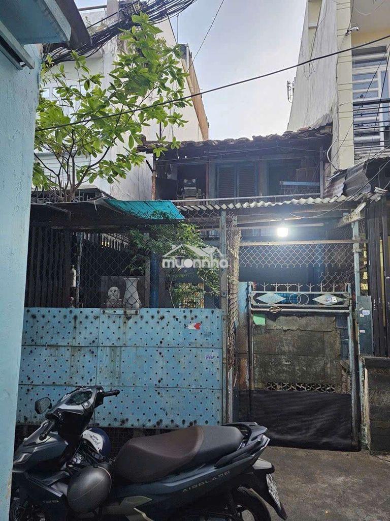 Phan đình phùng,  sát hẻm ô tô ngã tư pn 77m2, ngang 4m,  7,75 tỷ.