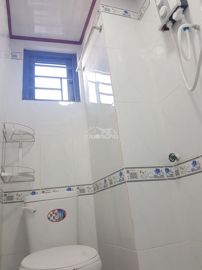 Phòng mới xây, máy lạnh 3,7 tr gần ngã 4 hàng xanh, ftu, hutech, uth - 3