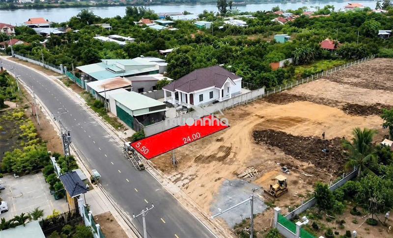 Bán lô đất mặt tiền đường hương lộ 15, diện tích 125m2, giá 1.78 tỷ