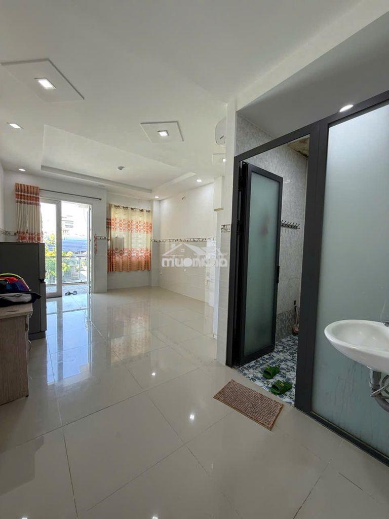 Phòng ban công, full nội thất, giờ gấc tự do, khoá vân tay - 2