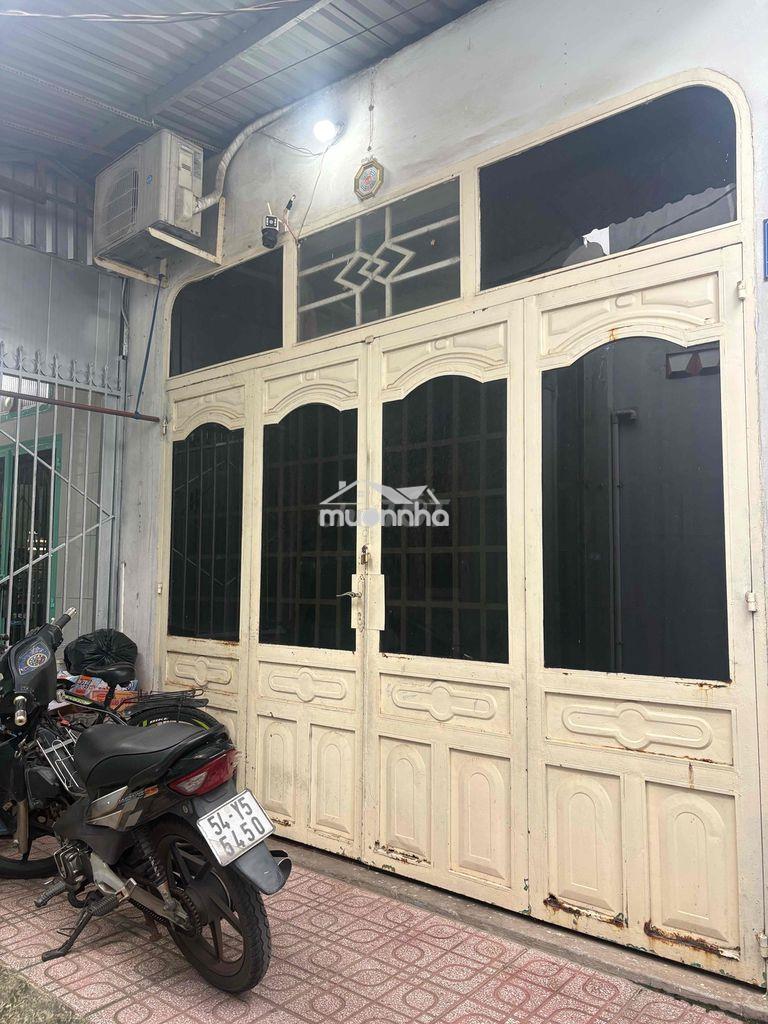 1,8 tỷ sổ riêng 40m2 phía sau go dĩ an, cho thuê 5tr/ tháng