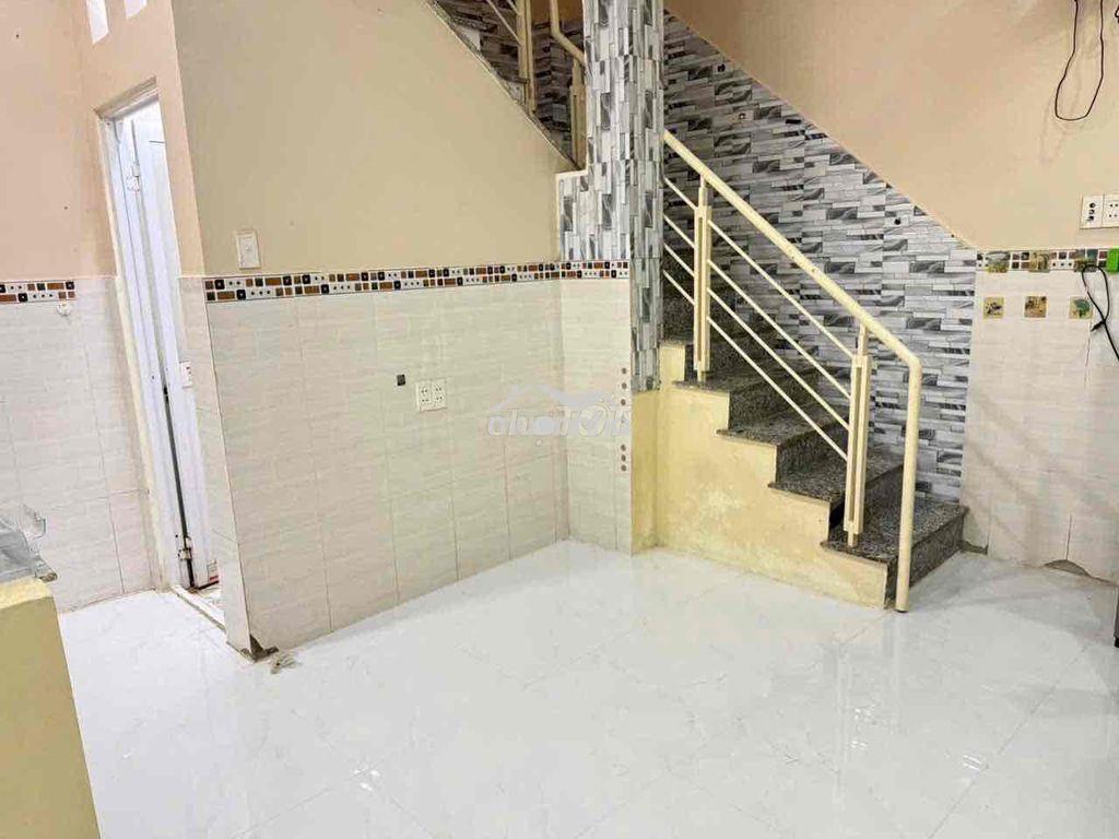 Bán nhà sổ riêng 3 tầng - gần chợ bùi văn ba - quận 7 - 3