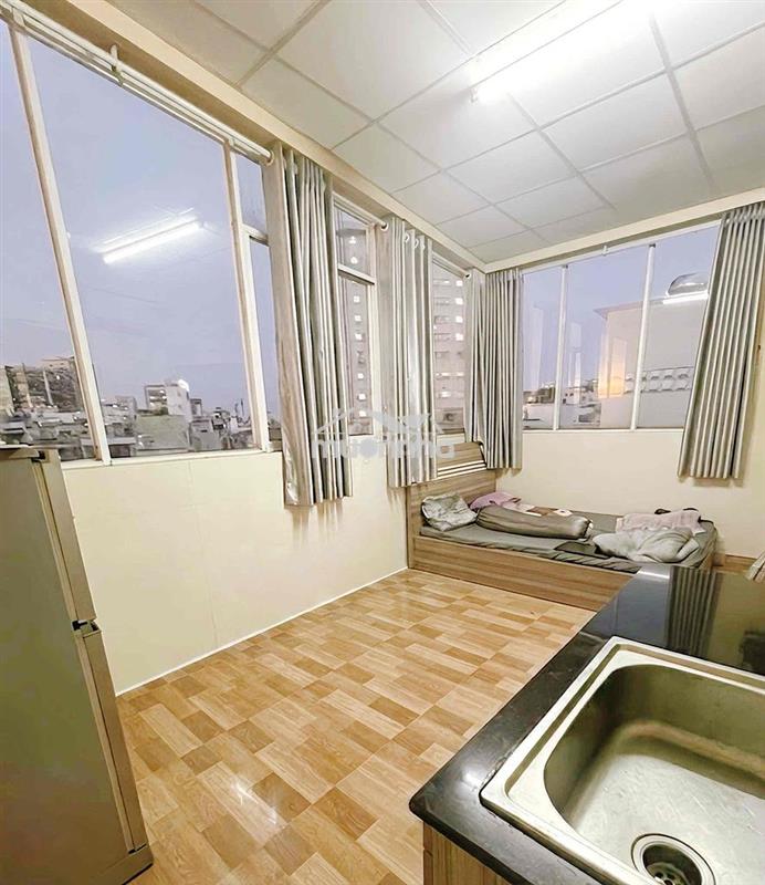 FREE TIỀN NHÀ TỚI NGÀY 15/7 CHO BẠN NÀO DỌN VÀO LIỀN . NGÃ 4 PHÚ NHUAN