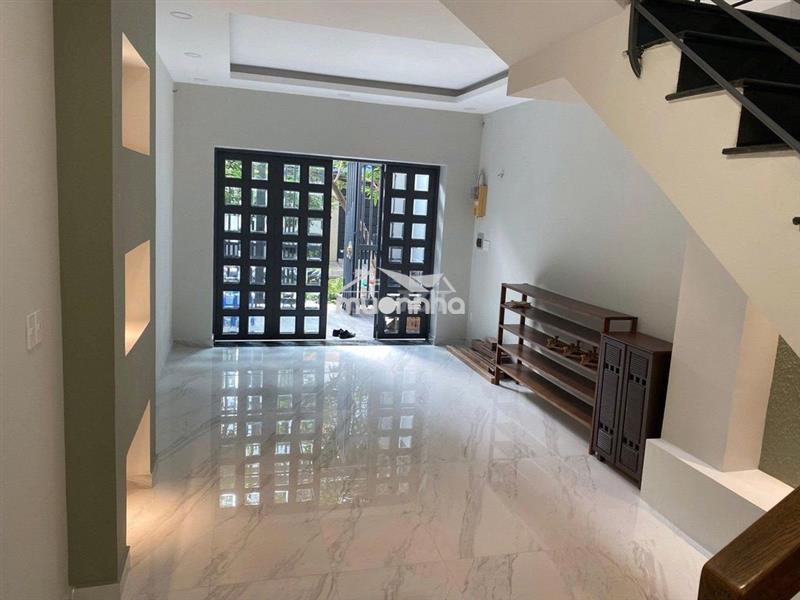 Cho thuê nhà 3 tầng, đường đặng thùy trâm, rộng 12m, gần đh văn lang