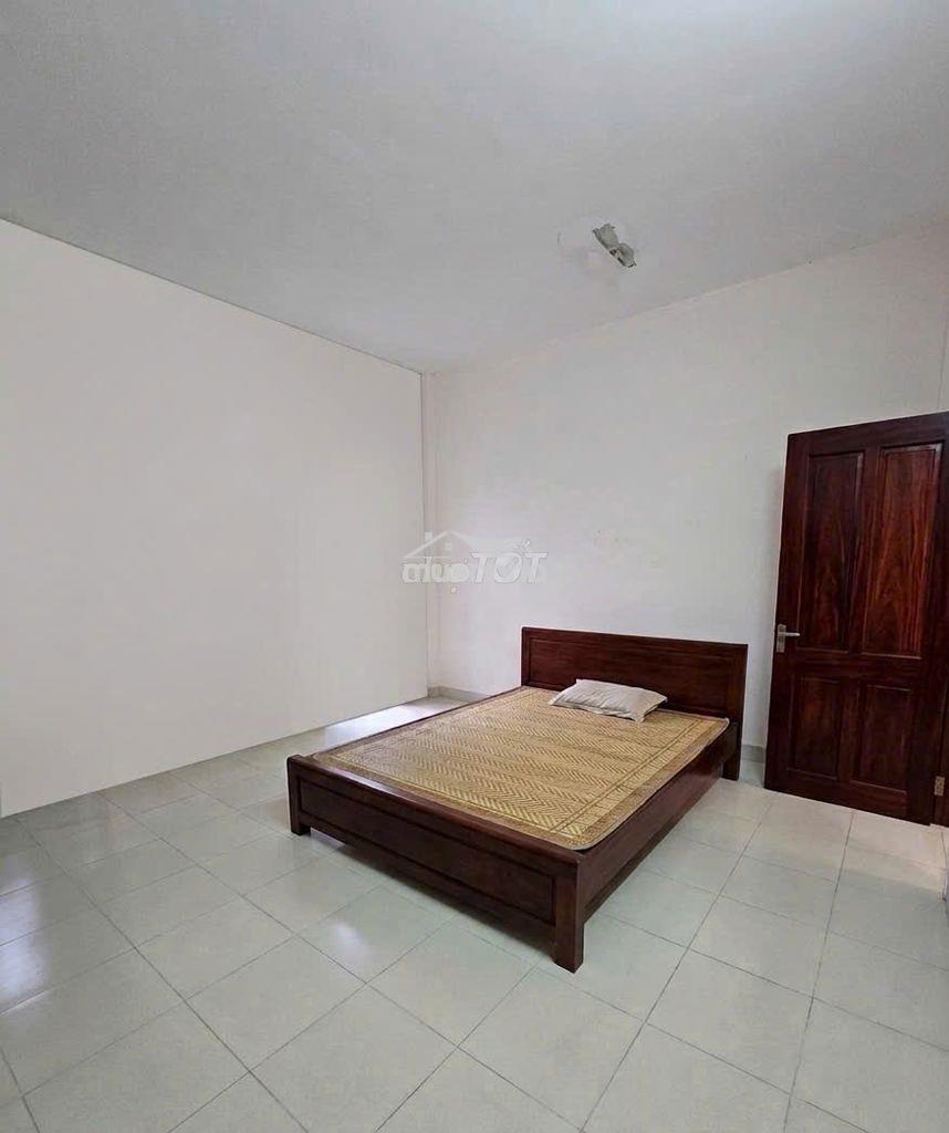 Ngang lớn bề thế - nhà 2 tầng x 68,6m² - hẻm 2xh ra đường bạch đằng. - 3