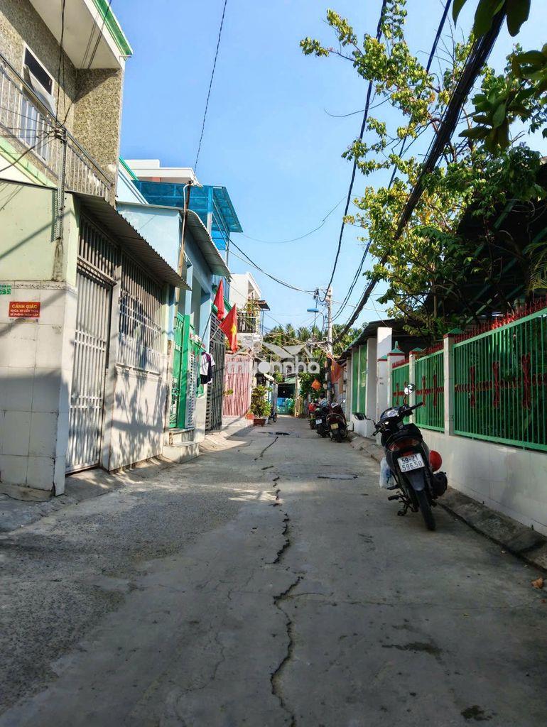 Nhà 4 phòng ngủ ngay uỷ ban huyện nhà bè sân xe hơi. - 2