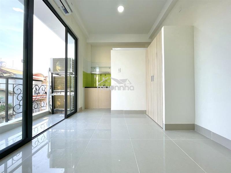 Phòng ban công mới xây gần vòng xoay lê đại hành - lotte