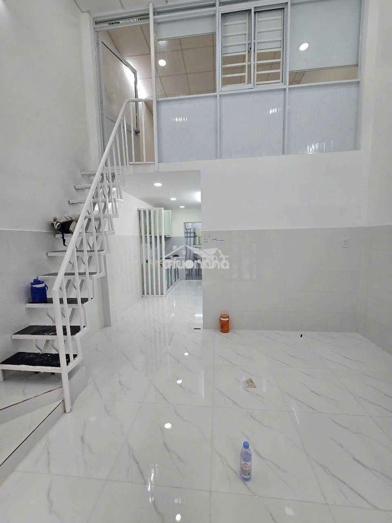 Nhà mới như hình 2pn sẵn 2 máy lạnh .gần bx buýt hiêp thanh