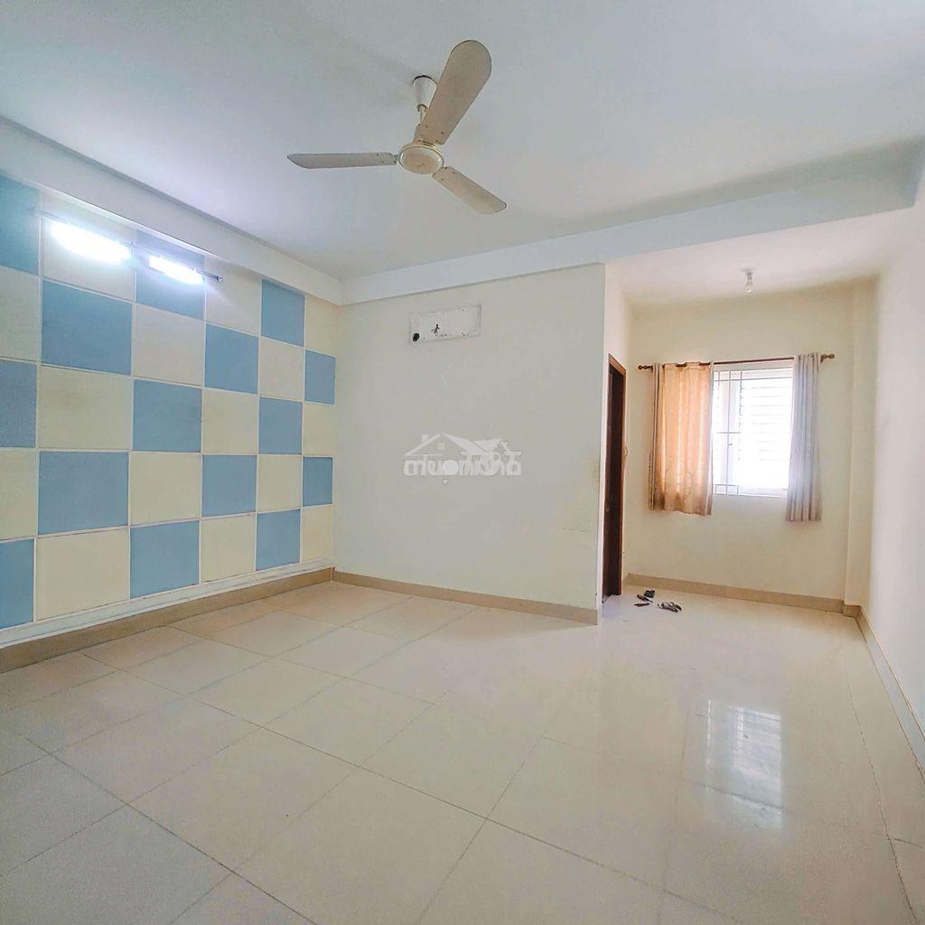 Nhà 2 lầu 3pn 4wc đường xe hơi - 2