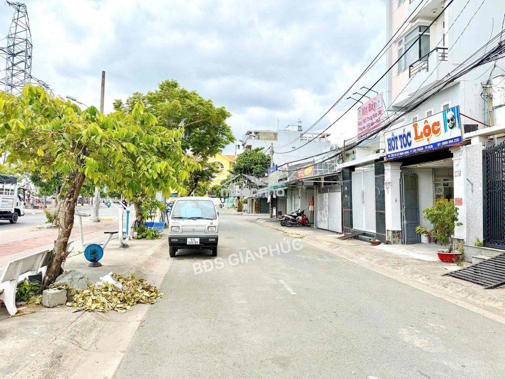🔥Tòa vp view sông trần xuân soạn q7 💰giá cho thuê: 1️⃣3️⃣0️⃣ tr/tháng✨🌺 🔹cấ - 4