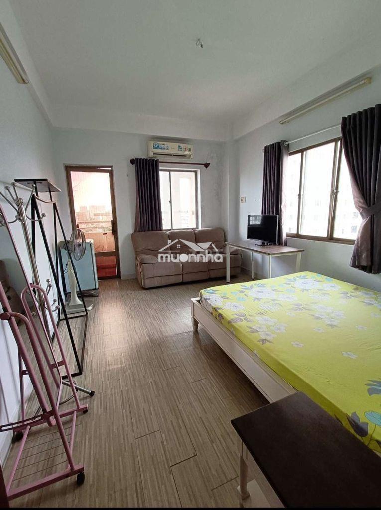 Share 1 phòng lớn có ban công cửa sổ  - 2