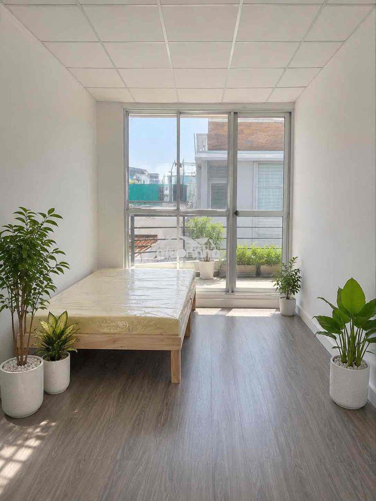Phòng ban công wc riêng quận 1