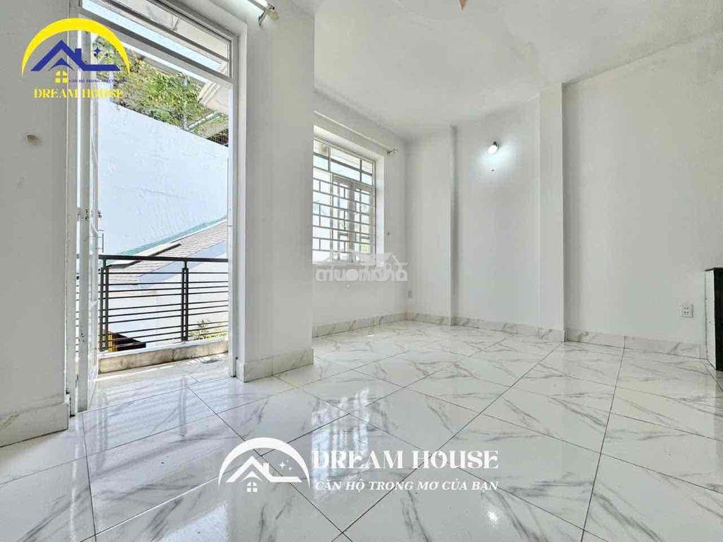 Phòng ban công siêu thoáng gần ngã tư bốn xã - 2
