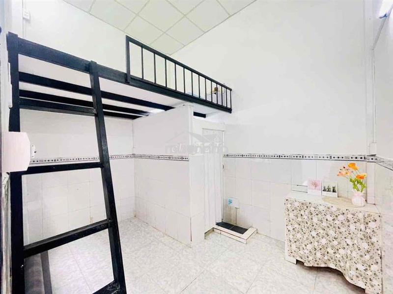 Phòng  nguyên căn gác cao không đụng đầu