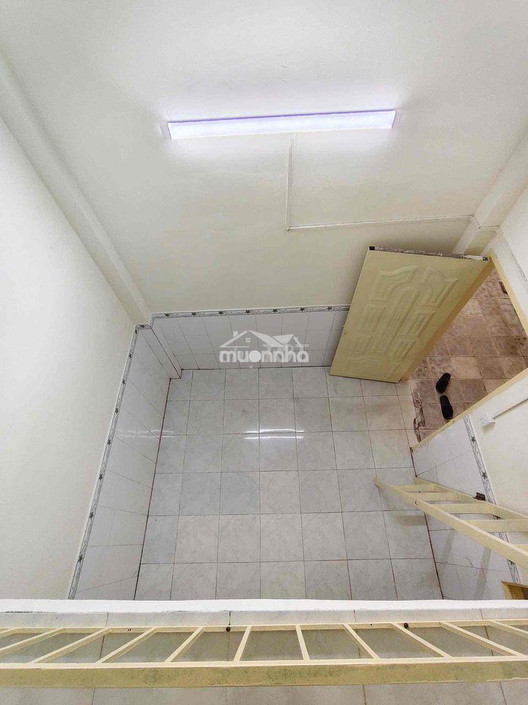 Cho thuê phòng có gác có máy lạnh giá 2tr làng đại học - 4