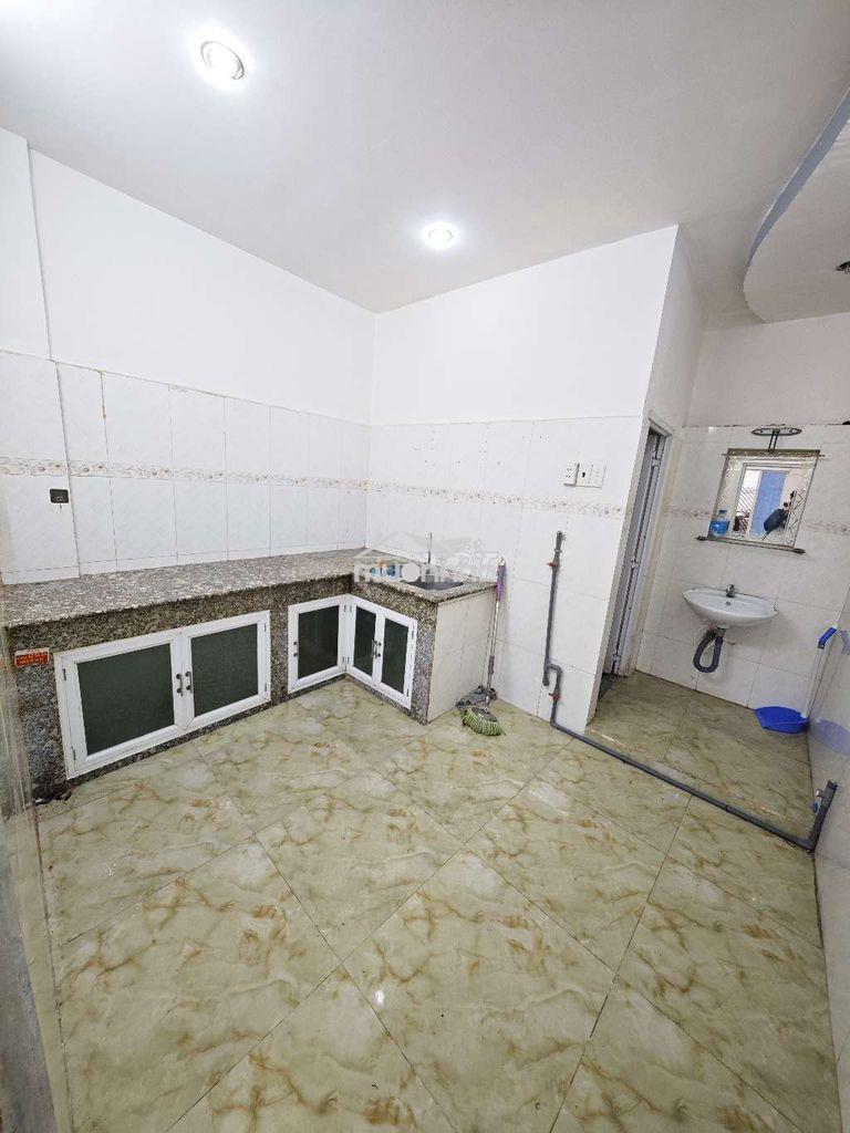 Nhà hẻm xe hơi - 1 lầu - 2pn , 2wc - 4