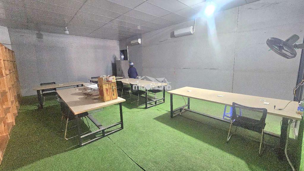 Kho q8, 330m2, 8x20, 1lửng, mặt tiền xe công tận nhà. - 2