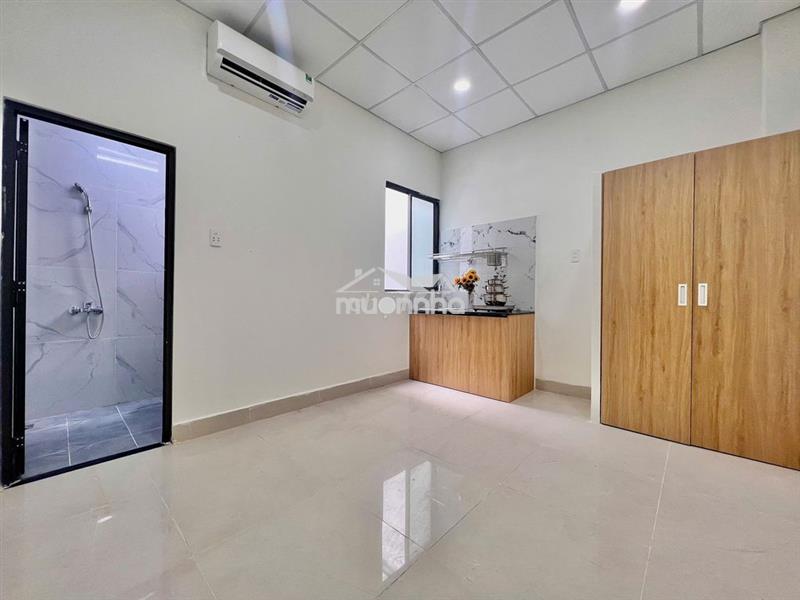 Phòng mới xây thoáng, an ninh ngay bùi đình túy
