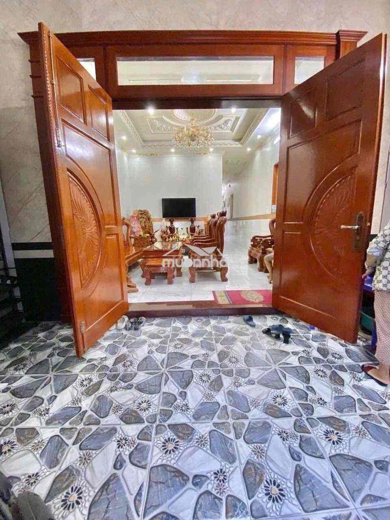 Nhà 2 lầu 4pn có nội thất kdc quân báo