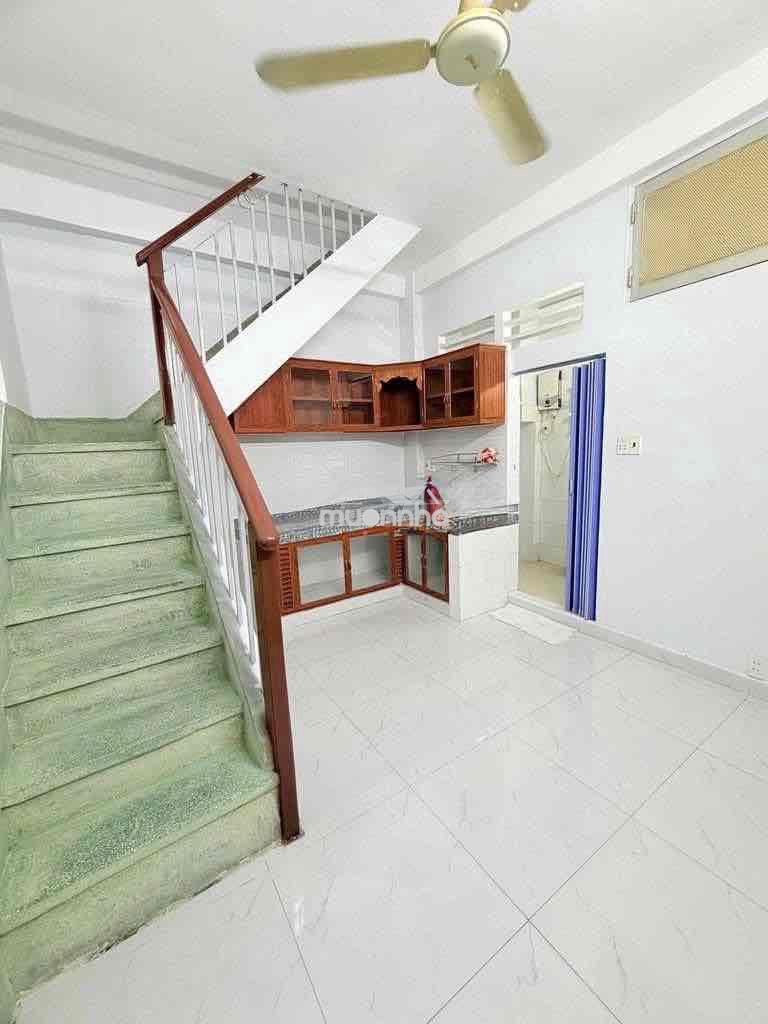 ➢Hẻm 4m 181/ đường 3/2  quận 10 ➢ dt: 4,3mx18m trệt 2 lầu st - 3