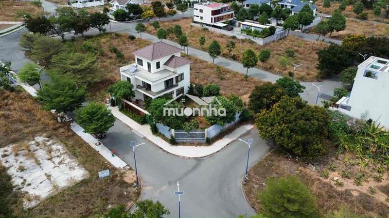 Chủ cần tiền bán 3 lô biệt thự đẹp khu đtm bình nguyên 300m2 xây tự do