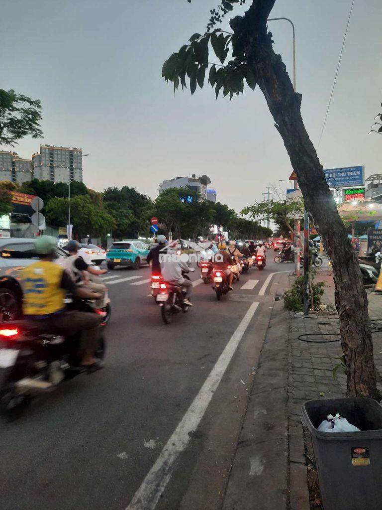 Cho thêu nhà nguyên căn mt đường trần não q2 cũ. mt6m dt 190m2 có gác