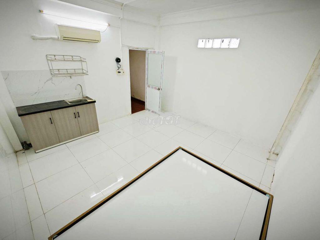 Cho thuê p 300 âu dương lân toilette chung với 1 phòng - 4