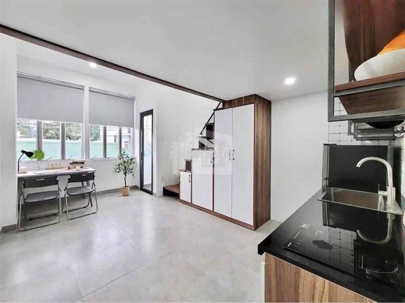 Cho thuê căn hộ duplex cửa sổ thoáng ngay quận 10 - gần cầu vượt 3/2