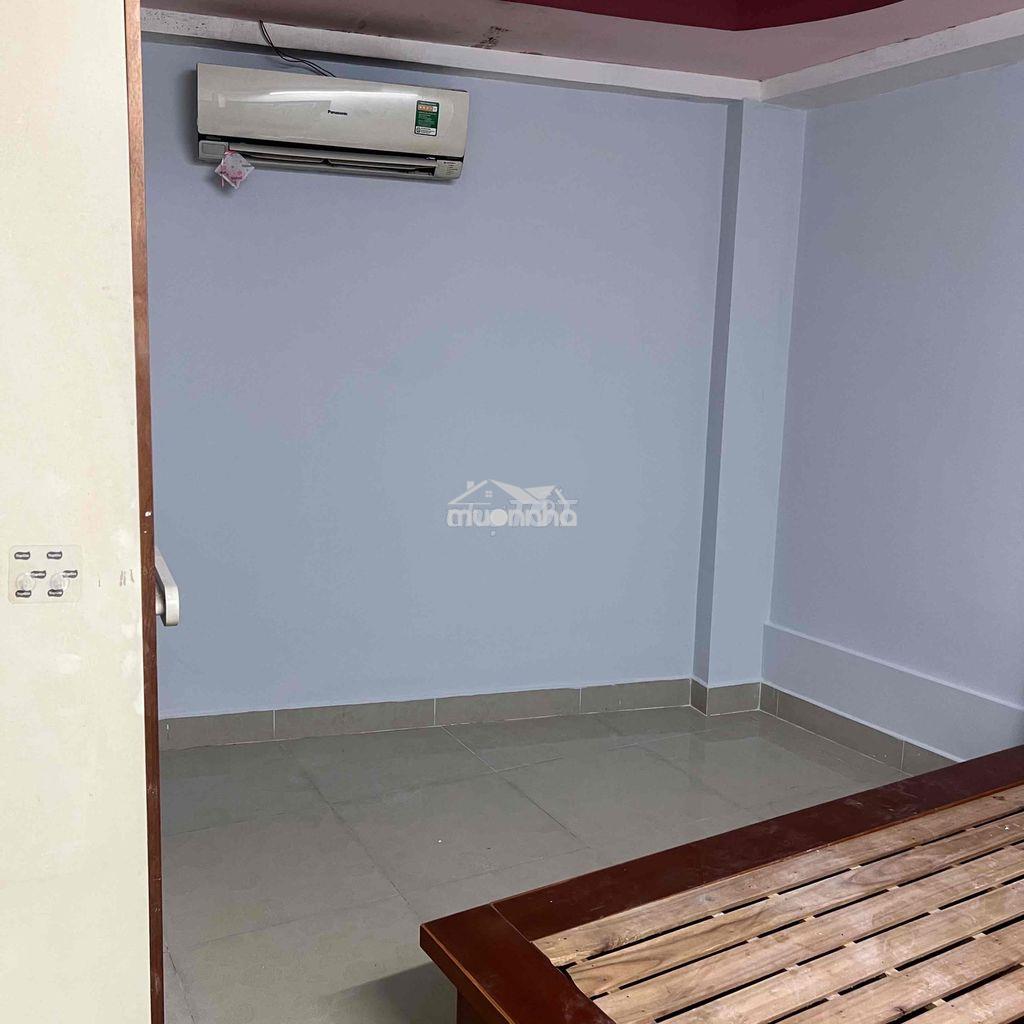 Cho thuê nhà mặt tiền đường tái thiết - 4