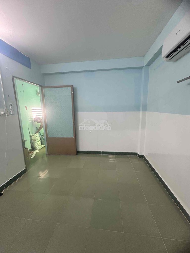 Cho thuê phòng giá:2.5tr phòng có máy lạnh lối đi riêng chính chủ q10 - 2