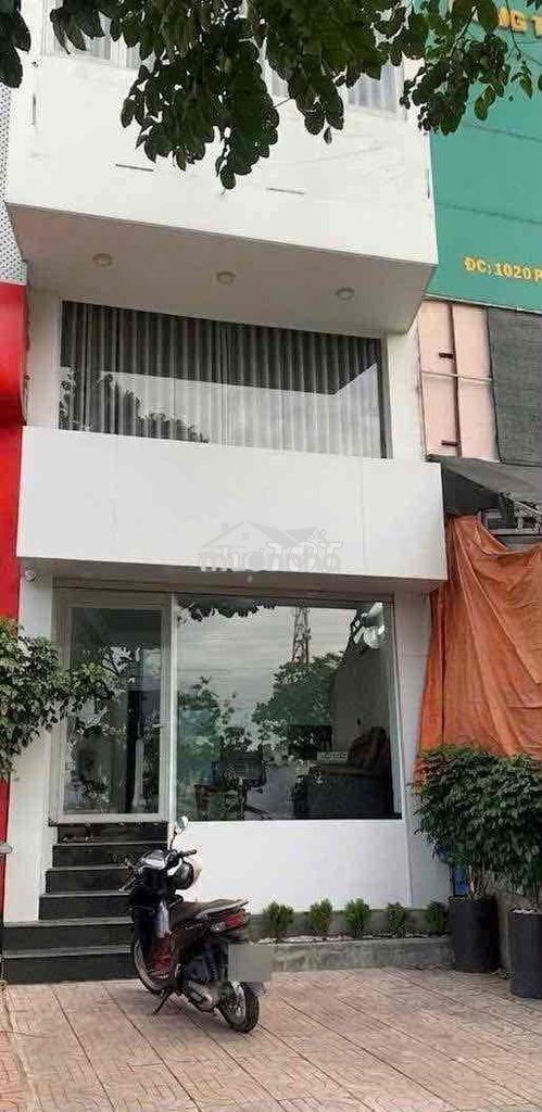 Cho thuê nhà mới mặt tiền phạm văn đồng