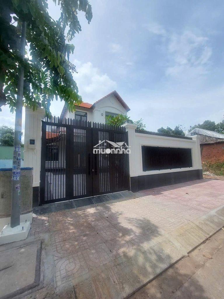 Biệt thự 200m2 sân vườn rộng rãi, đường tải tận nơi ngay gigamall