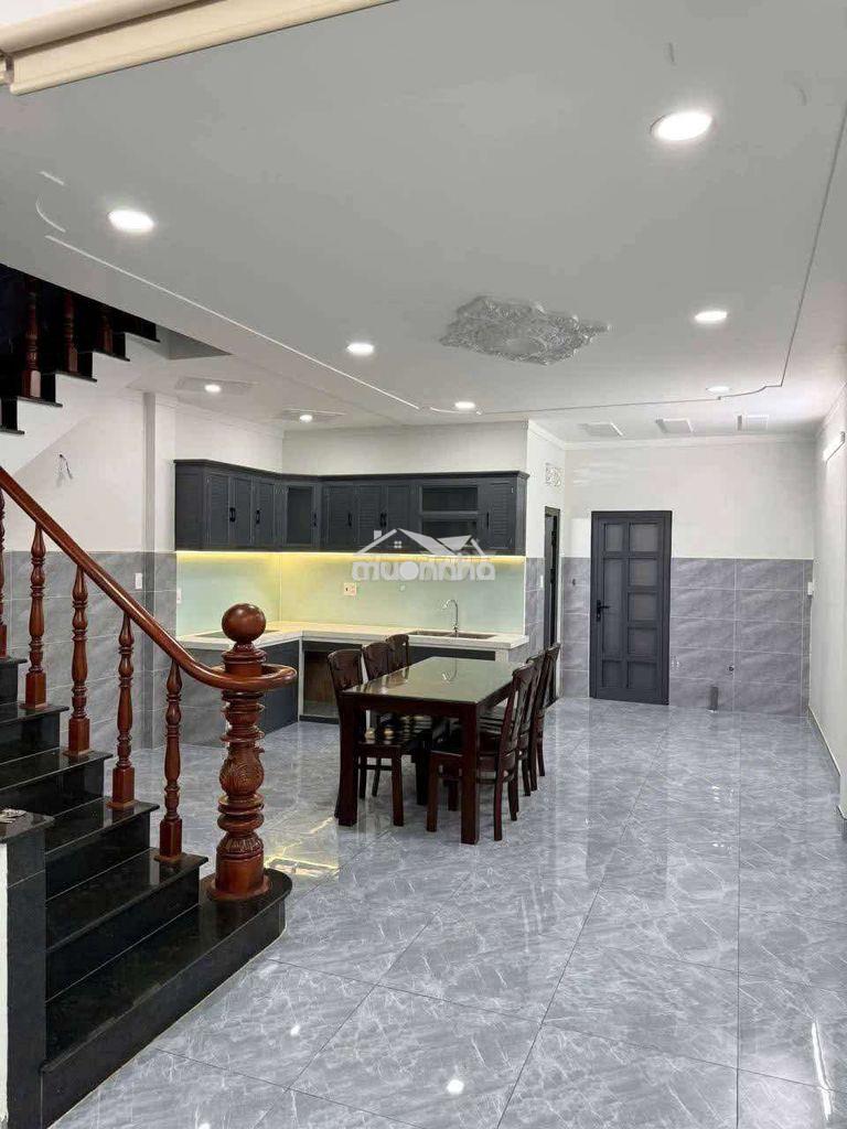 Nhà mặt tiền sân xe hơi gần go dĩ an - 3