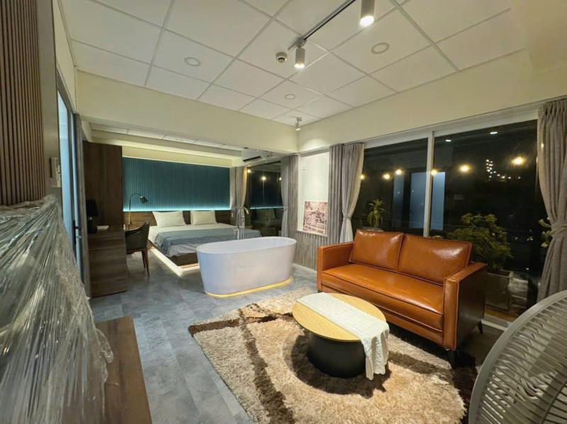 Cho thuê căn hộ penthouse mới khai trương có bồn tắm nằm & ban công vườn cây – lê văn sỹ, phú nhuận (sát q1, q3, sân bay)