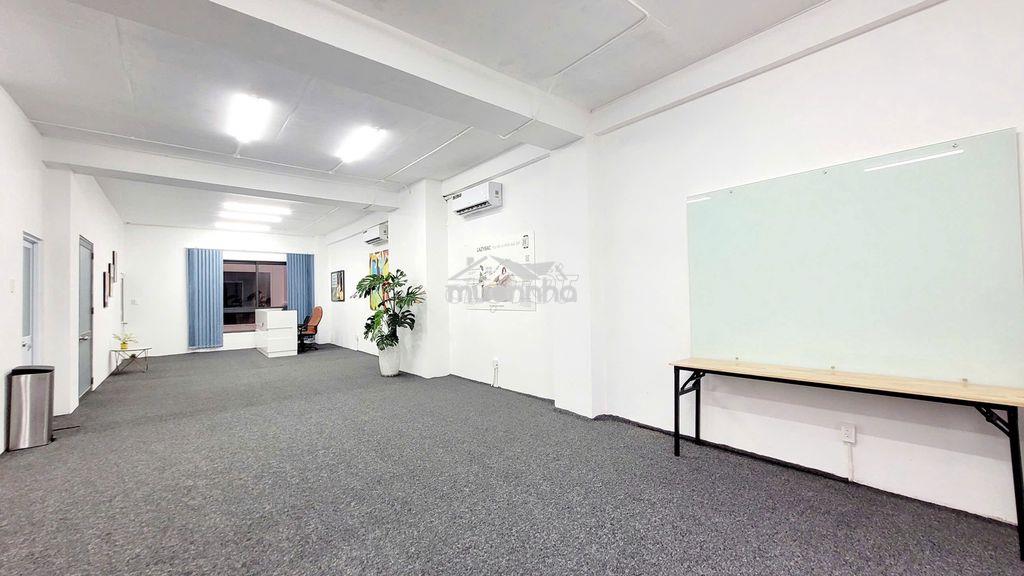 Văn phòng 80m2 sẵn nội thất, có hầm xe tại hầm xe ở vạn phúc. giá 12tr - 3