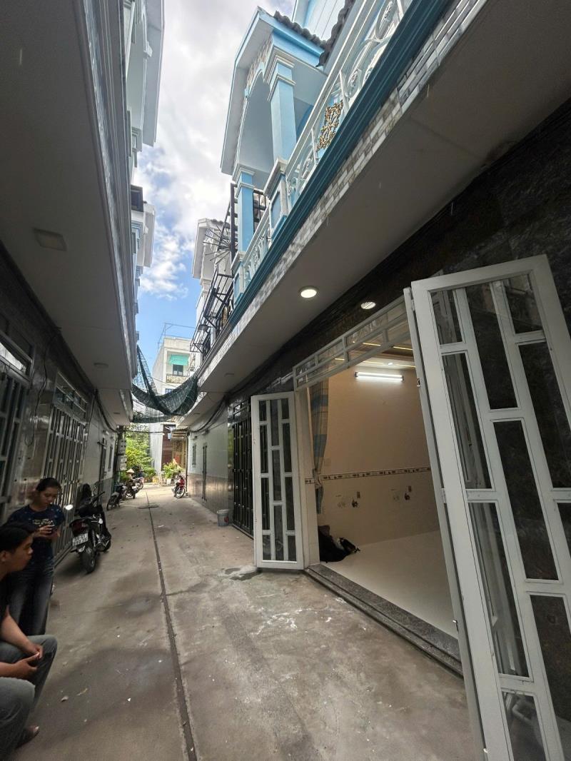 Bán nhà nước máy gần chợ gần hóc môn - giá 600 - 2