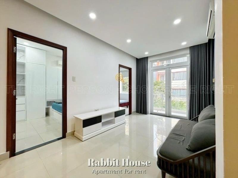 Cho thuê căn hộ 2 phòng ngủ luxury rộng 70m2 ngay landmark 81 - metrô văn thánh - ngã tư hàng xanh - đh hutech - hồng bàng - uef - 2
