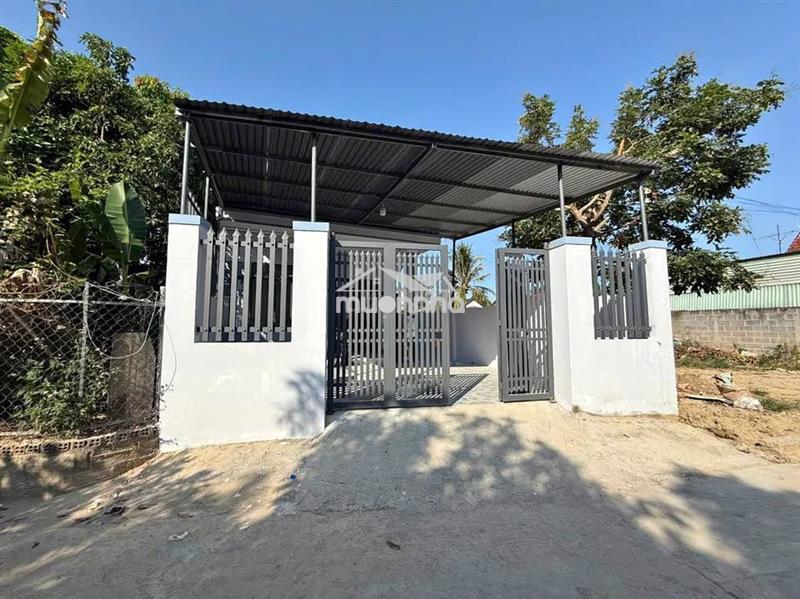 Bán căn nhà cấp 4 *dt: 132,8m2 shr ở ngay 1/ đ. hồ văn tắng  giá 999tr