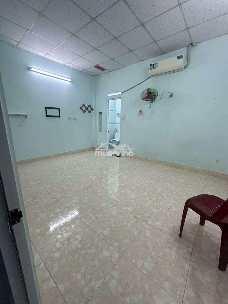 Nguyên căn cho thuê 2 phòng 8,5tr quận 4 - 3
