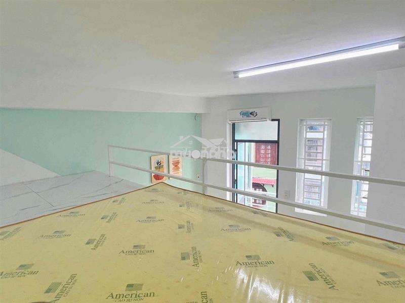 Phòng ban công gác rộng ngay hulift ba gia, đh bách khoa