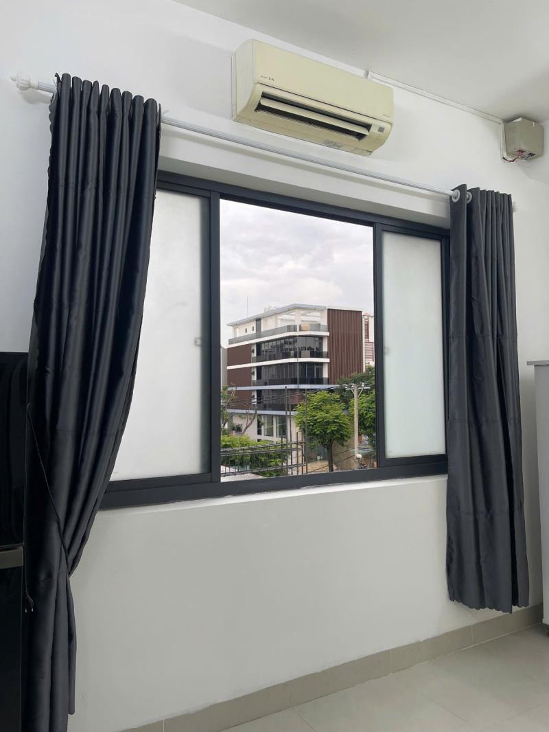 Studio mới xây full nội thất - cửa sổ trời thoáng mát - ngay cổng dh văn lang - ở tối đa 3 người giá cực rẻ - 4