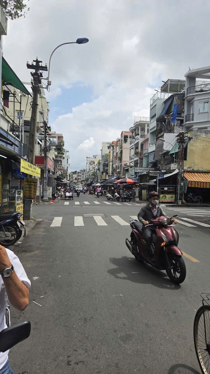 Ngã tư vĩnh viễn – nguyễn duy dương– trung tâm quận 10 – dt: 39m2 – 4 tầng – 16 tỷ 5 - 3